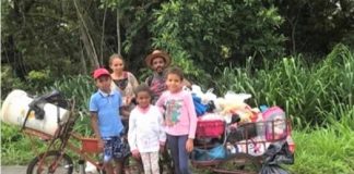 Casal com três filhos estão viajando à pé de Goiânia a Roraima: “enfrentando fome e chuva”