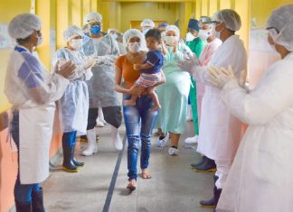 Boa Notícia! Criança de 1 anos e 4 meses foi curado do Covid-19 e é aplaudido como grande VITORIOSO pela equipe médica